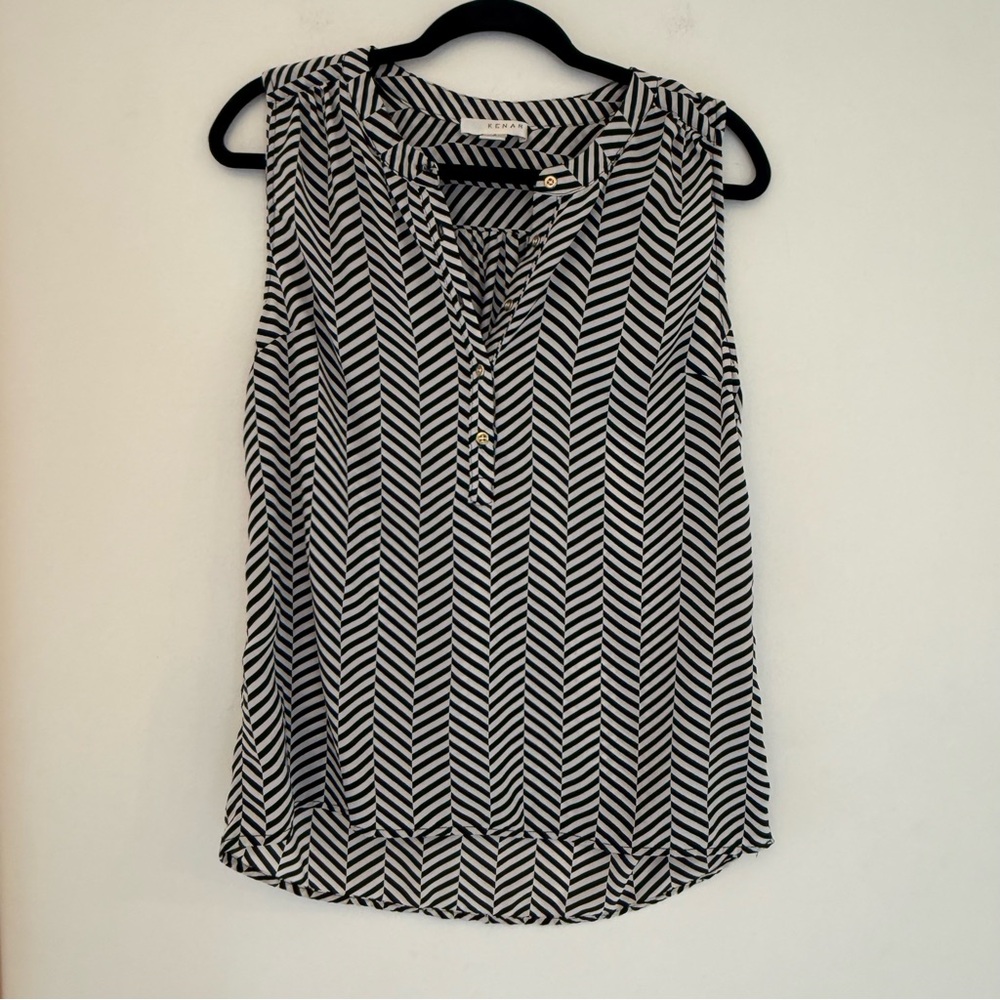 ✅ 5/$25 Kenar small tank top blouse sleeveless shell Black White Chevron Blouse